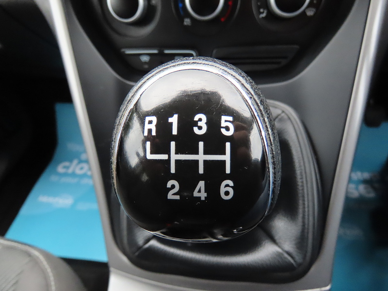 Ford Kuga 2.0 TDCi Zetec SUV 5dr Diesel Manual 2WD Euro 5 (140 ps) - U4732