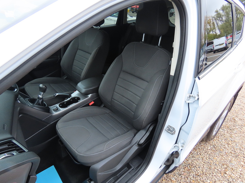 Ford Kuga 2.0 TDCi Zetec SUV 5dr Diesel Manual 2WD Euro 5 (140 ps) - U4732