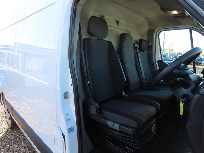 Renault Master 2.3 dCi 35 Business+ Panel Van 4dr Diesel Manual FWD MWB Medium Roof Euro 6 (135 ps) - U4735