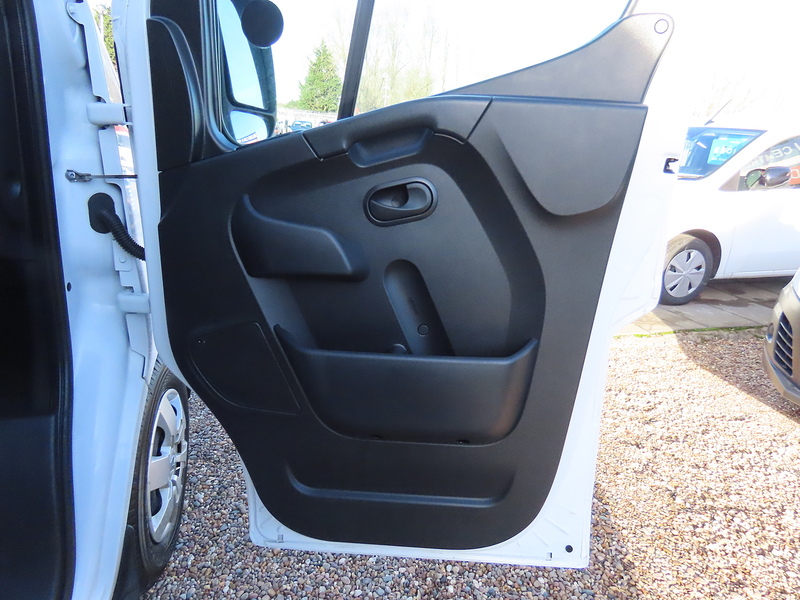 Renault Master 2.3 dCi 35 Business+ Panel Van 4dr Diesel Manual FWD MWB Medium Roof Euro 6 (135 ps) - U4735