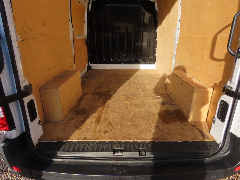 Renault Master 2.3 dCi 35 Business+ Panel Van 4dr Diesel Manual FWD MWB Medium Roof Euro 6 (135 ps) - U4735