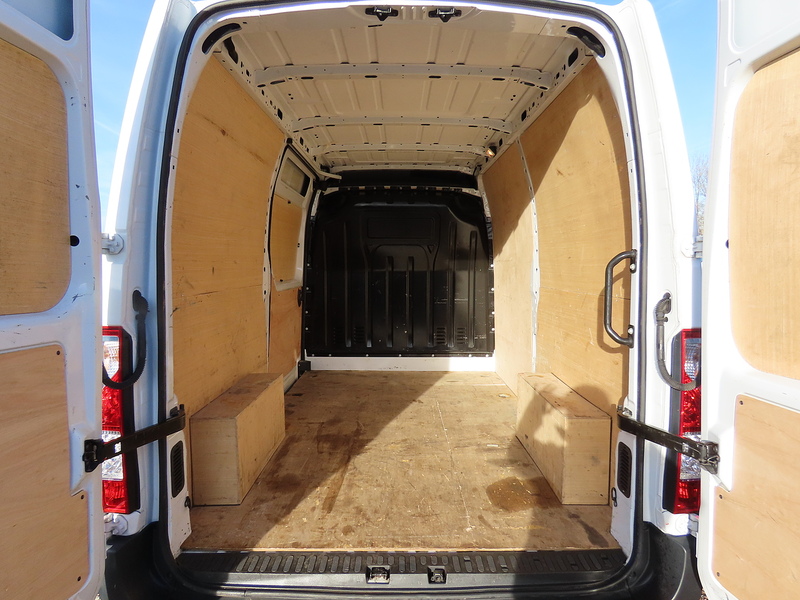 Renault Master 2.3 dCi 35 Business+ Panel Van 4dr Diesel Manual FWD MWB Medium Roof Euro 6 (135 ps) - U4735