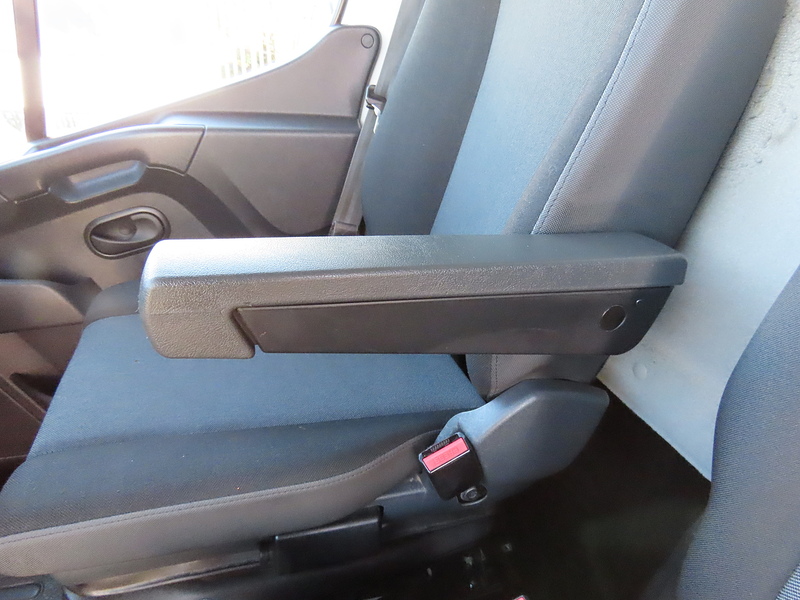 Renault Master 2.3 dCi 35 Business+ Panel Van 4dr Diesel Manual FWD MWB Medium Roof Euro 6 (135 ps) - U4735