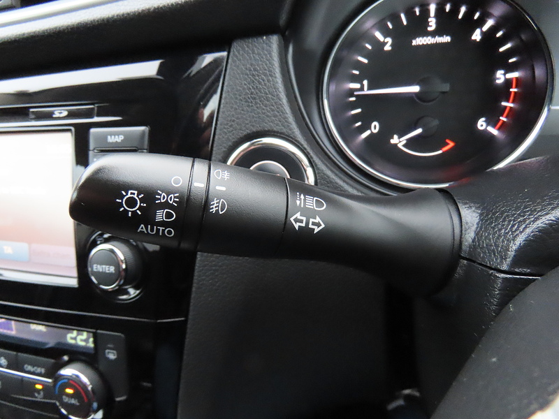 Nissan Qashqai 1.5 dCi N-Connecta SUV 5dr Diesel Manual 2WD Euro 6 (s/s) (110 ps) - U4744