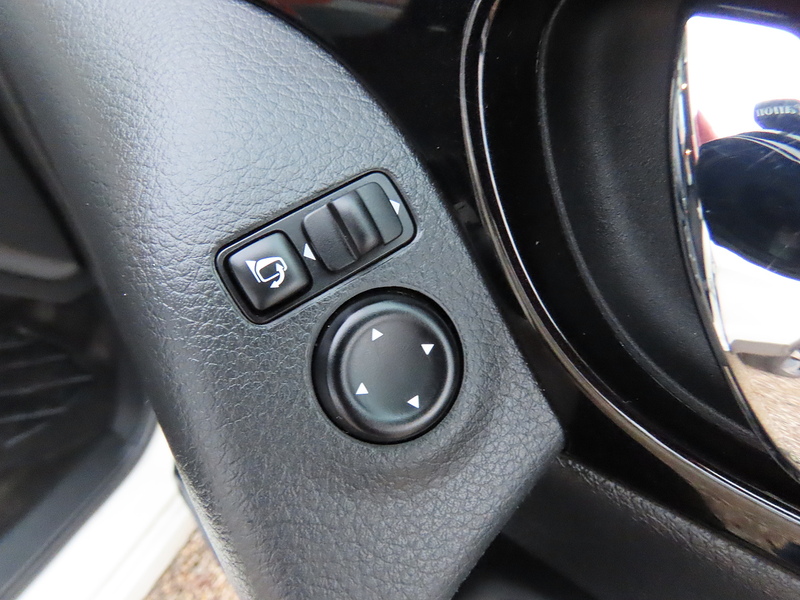 Nissan Qashqai 1.5 dCi N-Connecta SUV 5dr Diesel Manual 2WD Euro 6 (s/s) (110 ps) - U4744