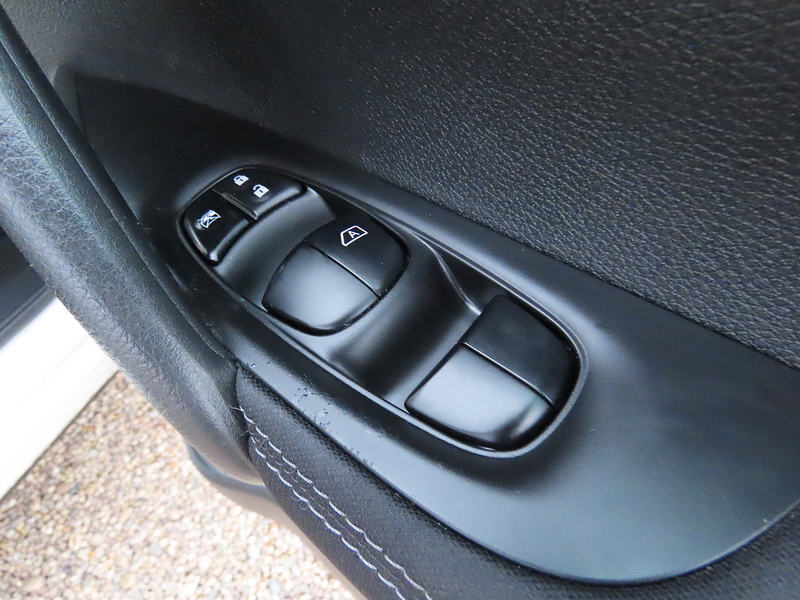 Nissan Qashqai 1.5 dCi N-Connecta SUV 5dr Diesel Manual 2WD Euro 6 (s/s) (110 ps) - U4744