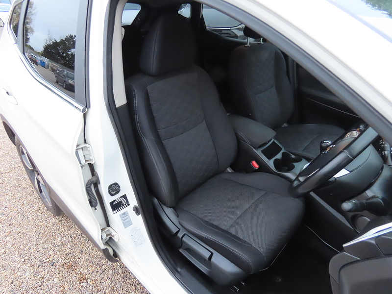 Nissan Qashqai 1.5 dCi N-Connecta SUV 5dr Diesel Manual 2WD Euro 6 (s/s) (110 ps) - U4744