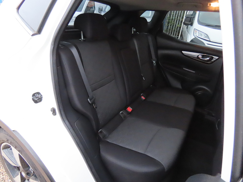 Nissan Qashqai 1.5 dCi N-Connecta SUV 5dr Diesel Manual 2WD Euro 6 (s/s) (110 ps) - U4744