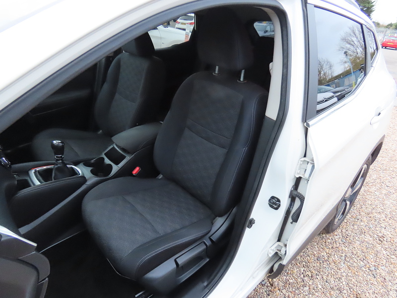 Nissan Qashqai 1.5 dCi N-Connecta SUV 5dr Diesel Manual 2WD Euro 6 (s/s) (110 ps) - U4744