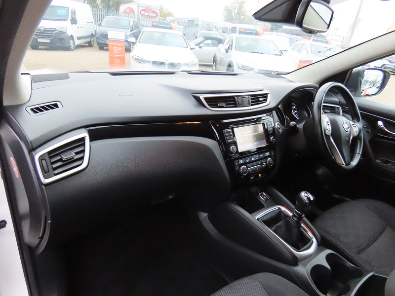 Nissan Qashqai 1.5 dCi N-Connecta SUV 5dr Diesel Manual 2WD Euro 6 (s/s) (110 ps) - U4744