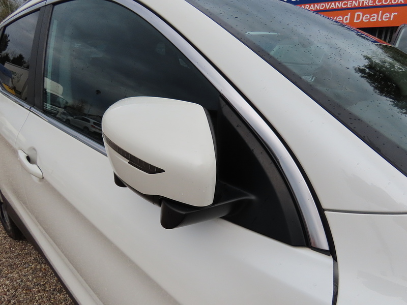 Nissan Qashqai 1.5 dCi N-Connecta SUV 5dr Diesel Manual 2WD Euro 6 (s/s) (110 ps) - U4744