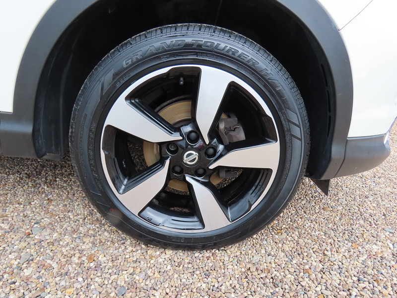 Nissan Qashqai 1.5 dCi N-Connecta SUV 5dr Diesel Manual 2WD Euro 6 (s/s) (110 ps) - U4744