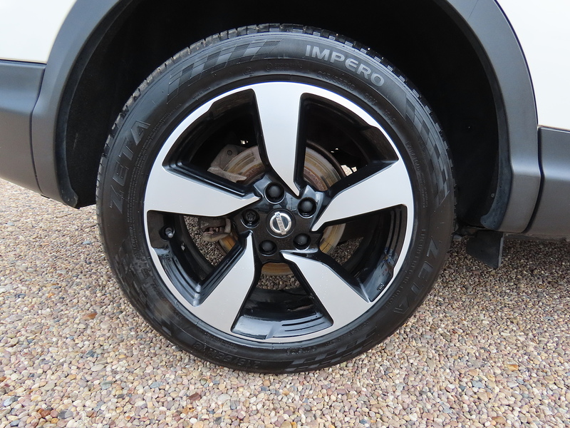 Nissan Qashqai 1.5 dCi N-Connecta SUV 5dr Diesel Manual 2WD Euro 6 (s/s) (110 ps) - U4744