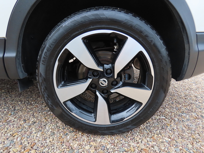 Nissan Qashqai 1.5 dCi N-Connecta SUV 5dr Diesel Manual 2WD Euro 6 (s/s) (110 ps) - U4744