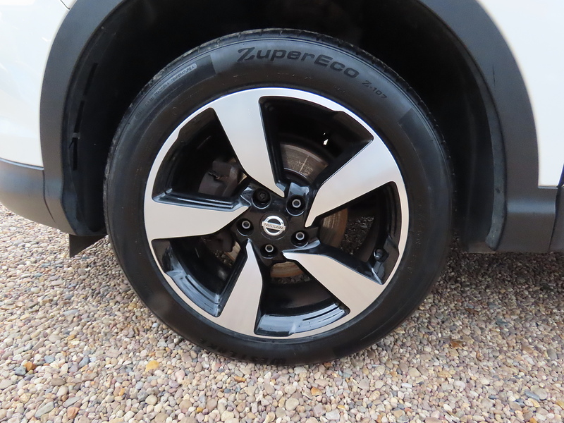 Nissan Qashqai 1.5 dCi N-Connecta SUV 5dr Diesel Manual 2WD Euro 6 (s/s) (110 ps) - U4744