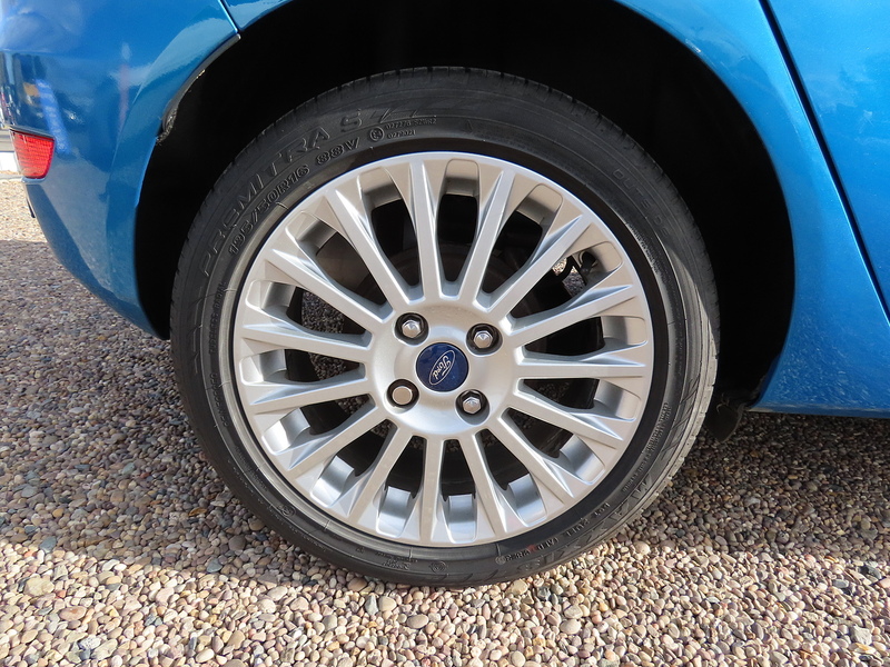 Ford Fiesta 1.5 TDCi Titanium Hatchback 5dr Diesel Manual Euro 5 (75 ps) - U4748