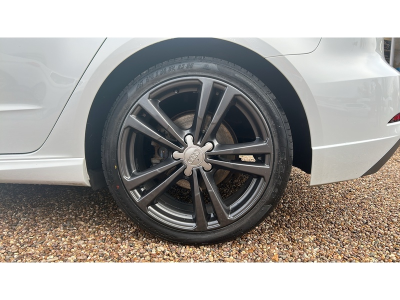 Audi A3 1.4 TFSI CoD S line Sportback 5dr Petrol Manual Euro 6 (s/s) (150 ps) - U4750