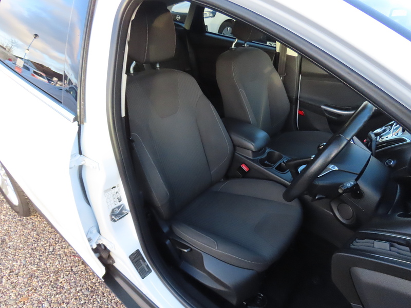 Ford Focus 1.6 TDCi Titanium Hatchback 5dr Diesel Manual Euro 5 (s/s) (115 ps) - U4758