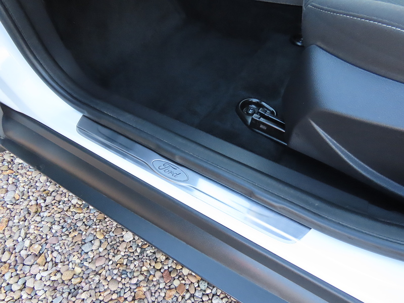 Ford Focus 1.6 TDCi Titanium Hatchback 5dr Diesel Manual Euro 5 (s/s) (115 ps) - U4758