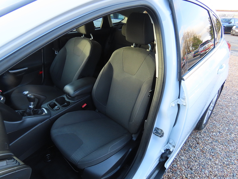 Ford Focus 1.6 TDCi Titanium Hatchback 5dr Diesel Manual Euro 5 (s/s) (115 ps) - U4758