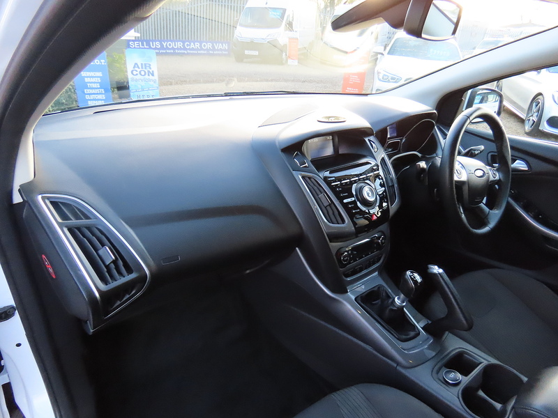 Ford Focus 1.6 TDCi Titanium Hatchback 5dr Diesel Manual Euro 5 (s/s) (115 ps) - U4758
