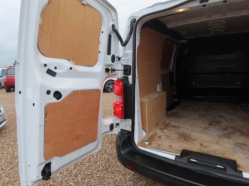 Peugeot Expert 1.5 BlueHDi 1000 Professional Premium + Standard Panel Van 6dr Diesel Manual MWB Euro 6 (s/s) (100 - U4764