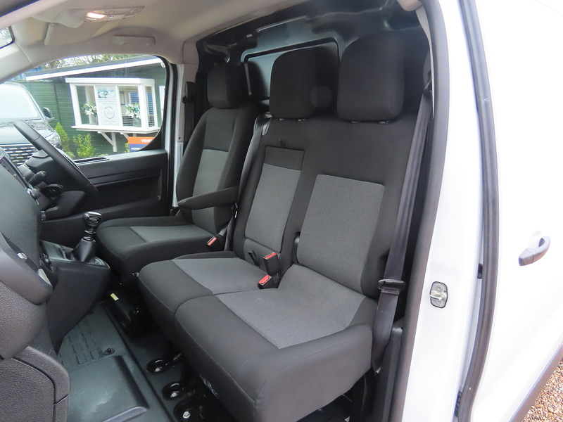 Peugeot Expert 1.5 BlueHDi 1000 Professional Premium + Standard Panel Van 6dr Diesel Manual MWB Euro 6 (s/s) (100 - U4764