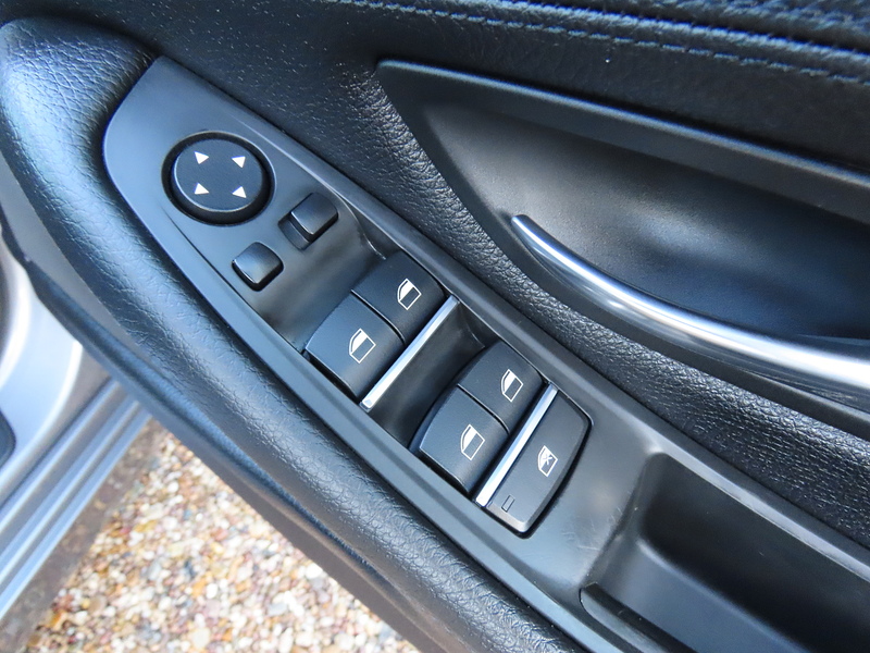 BMW 5 Series 2.0 520d Luxury Saloon 4dr Diesel Auto Euro 6 (s/s) (190 ps) - U4766