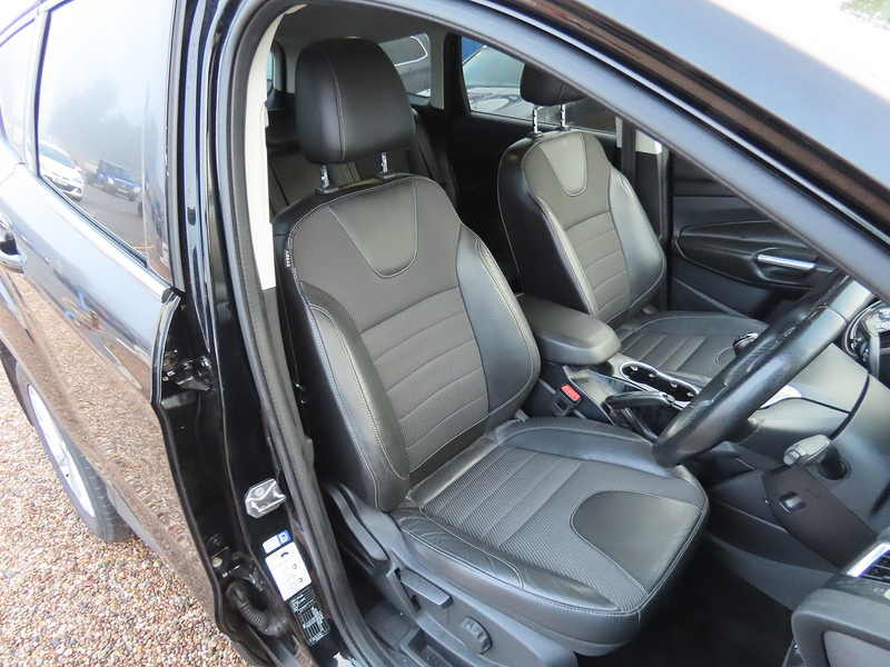 Ford Kuga 2.0 TDCi Titanium SUV 5dr Diesel Manual 2WD Euro 6 (s/s) (150 ps) - U4770