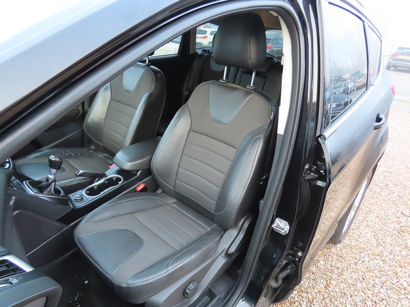 Ford Kuga 2.0 TDCi Titanium SUV 5dr Diesel Manual 2WD Euro 6 (s/s) (150 ps) - U4770