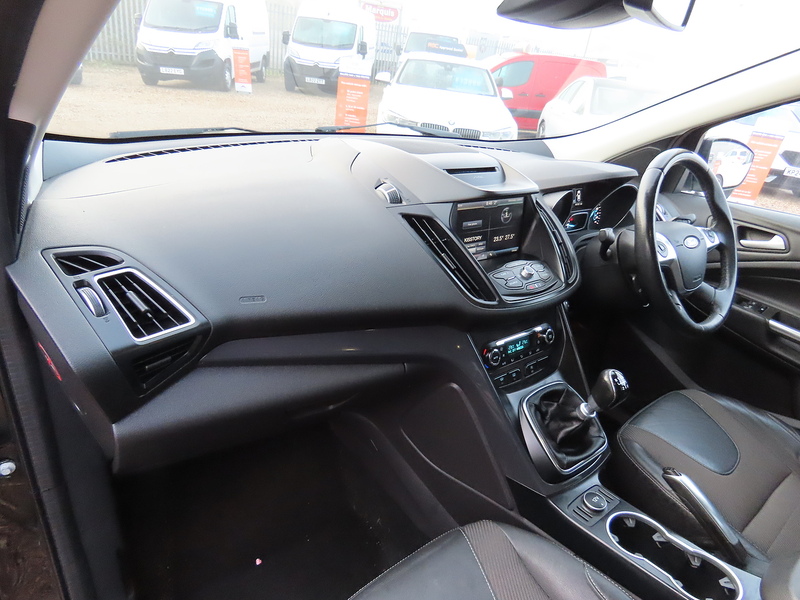 Ford Kuga 2.0 TDCi Titanium SUV 5dr Diesel Manual 2WD Euro 6 (s/s) (150 ps) - U4770