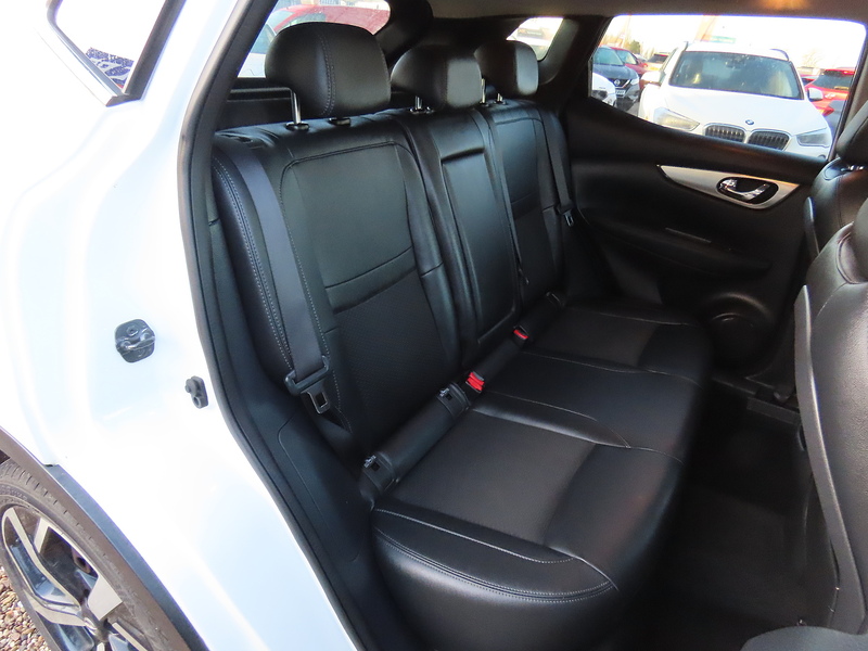 Nissan Qashqai 1.5 dCi Tekna SUV 5dr Diesel Manual Euro 6 (s/s) (110 ps) - U4775