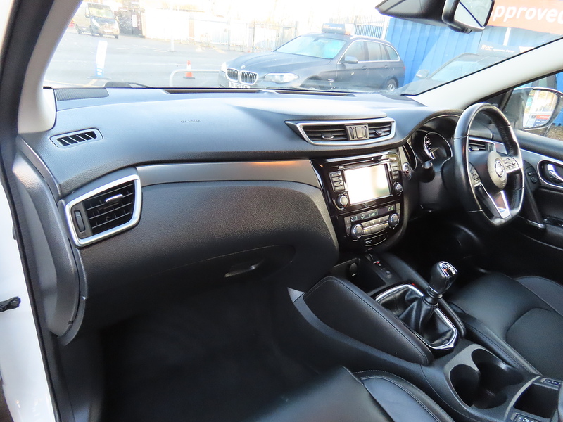 Nissan Qashqai 1.5 dCi Tekna SUV 5dr Diesel Manual Euro 6 (s/s) (110 ps) - U4775