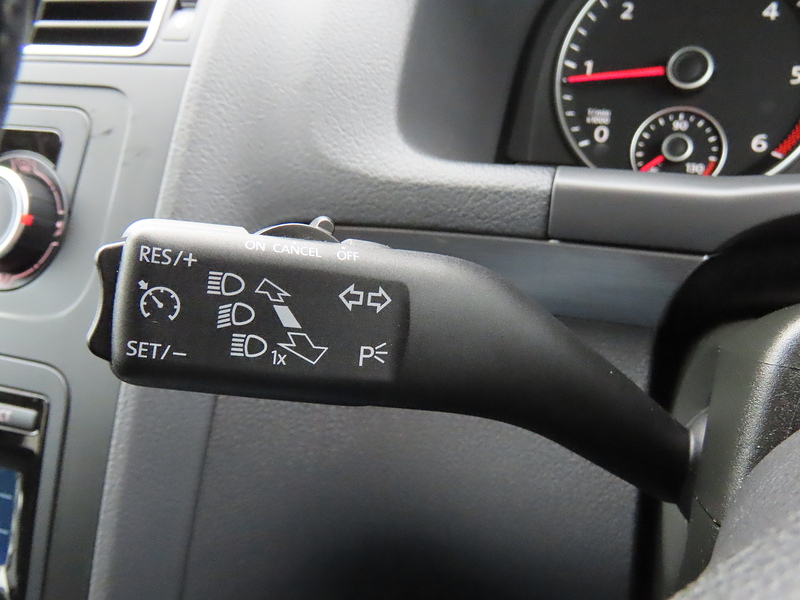 Volkswagen Touran 1.6 TDI BlueMotion Tech SE MPV 5dr Diesel DSG Euro 5 (s/s) (105 ps) - U4784