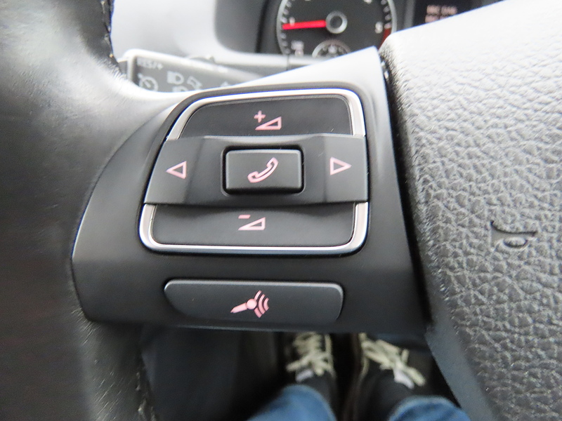 Volkswagen Touran 1.6 TDI BlueMotion Tech SE MPV 5dr Diesel DSG Euro 5 (s/s) (105 ps) - U4784