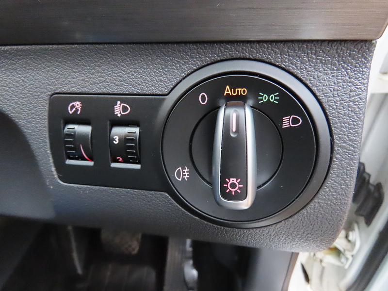 Volkswagen Touran 1.6 TDI BlueMotion Tech SE MPV 5dr Diesel DSG Euro 5 (s/s) (105 ps) - U4784