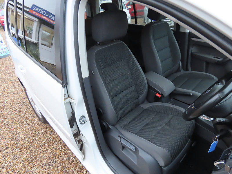 Volkswagen Touran 1.6 TDI BlueMotion Tech SE MPV 5dr Diesel DSG Euro 5 (s/s) (105 ps) - U4784