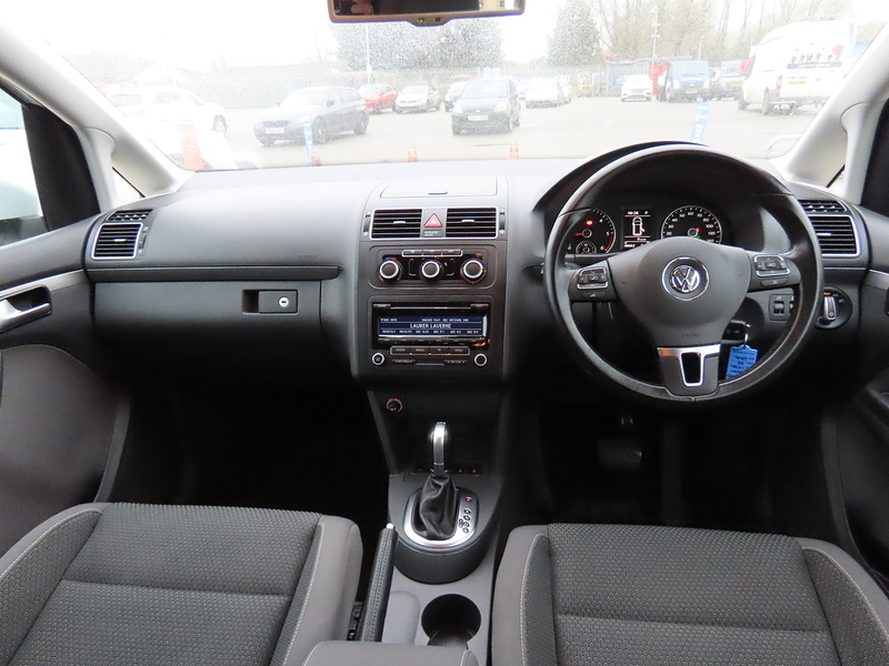 Volkswagen Touran 1.6 TDI BlueMotion Tech SE MPV 5dr Diesel DSG Euro 5 (s/s) (105 ps) - U4784
