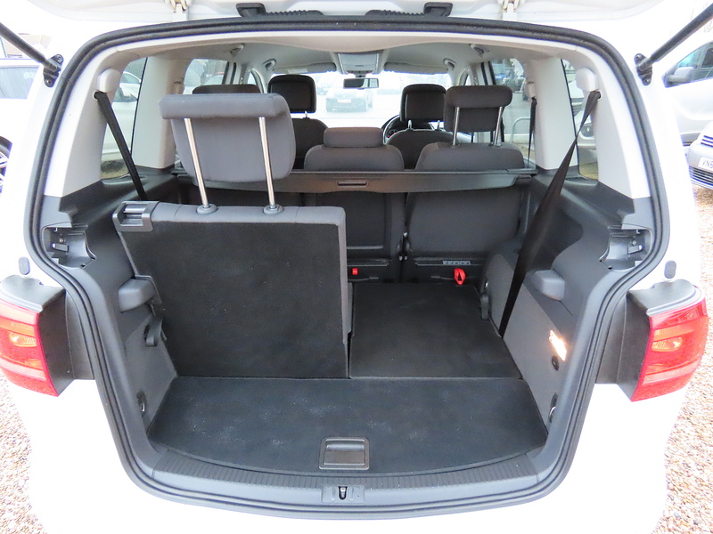 Volkswagen Touran 1.6 TDI BlueMotion Tech SE MPV 5dr Diesel DSG Euro 5 (s/s) (105 ps) - U4784