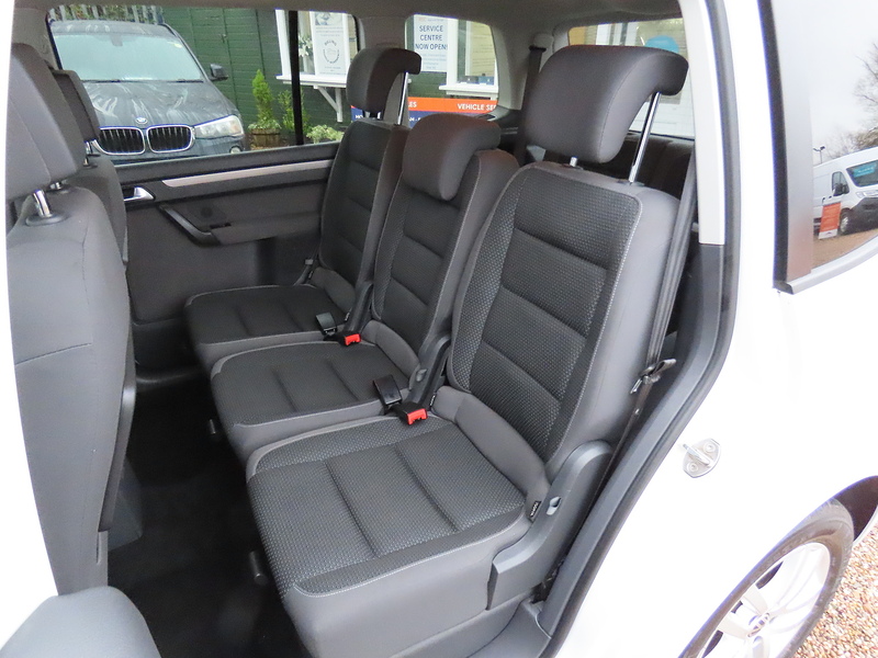 Volkswagen Touran 1.6 TDI BlueMotion Tech SE MPV 5dr Diesel DSG Euro 5 (s/s) (105 ps) - U4784