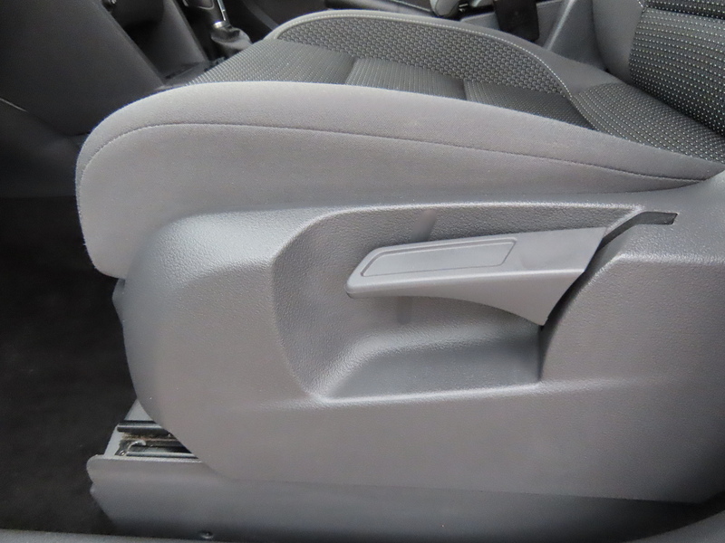 Volkswagen Touran 1.6 TDI BlueMotion Tech SE MPV 5dr Diesel DSG Euro 5 (s/s) (105 ps) - U4784