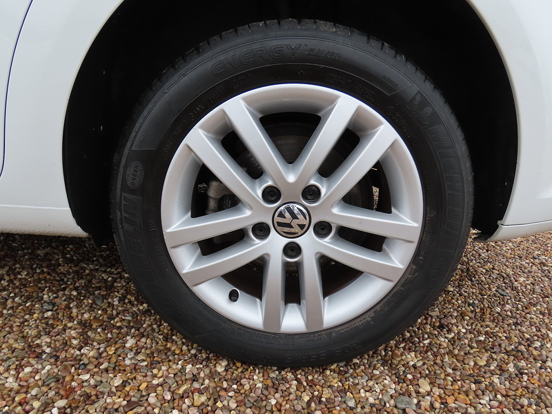 Volkswagen Touran 1.6 TDI BlueMotion Tech SE MPV 5dr Diesel DSG Euro 5 (s/s) (105 ps) - U4784