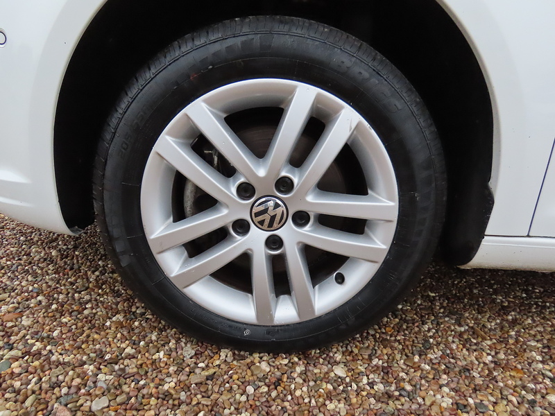 Volkswagen Touran 1.6 TDI BlueMotion Tech SE MPV 5dr Diesel DSG Euro 5 (s/s) (105 ps) - U4784