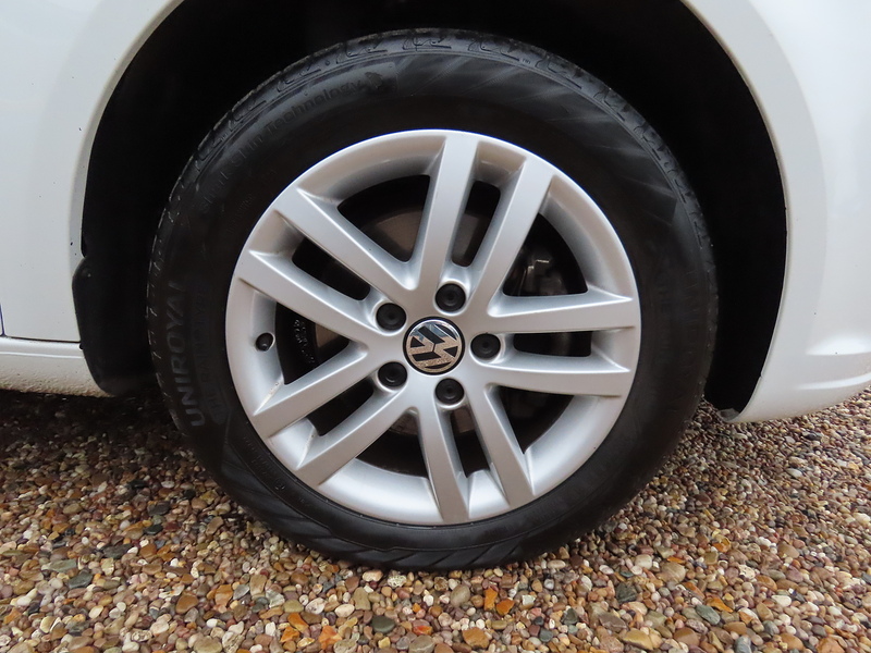 Volkswagen Touran 1.6 TDI BlueMotion Tech SE MPV 5dr Diesel DSG Euro 5 (s/s) (105 ps) - U4784