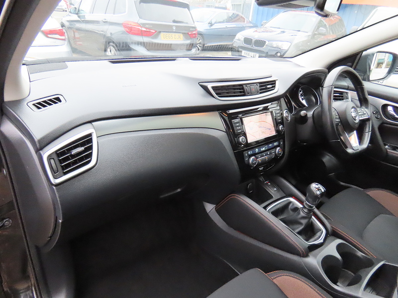 Nissan Qashqai 1.3 DIG-T N-Motion SUV 5dr Petrol Manual Euro 6 (s/s) (140 ps) - U4785