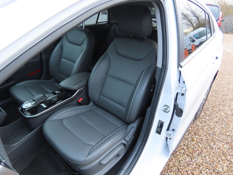 Hyundai IONIQ 38.3kWh Premium SE Hatchback 5dr Electric Auto (136 ps) - U4797