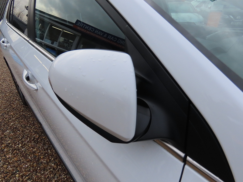 Hyundai IONIQ 38.3kWh Premium SE Hatchback 5dr Electric Auto (136 ps) - U4797