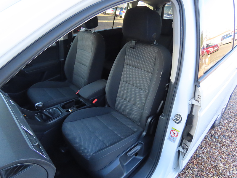 Volkswagen Touran 2.0 TDI SE Family MPV 5dr Diesel DSG Euro 6 (s/s) (150 ps) - U4803