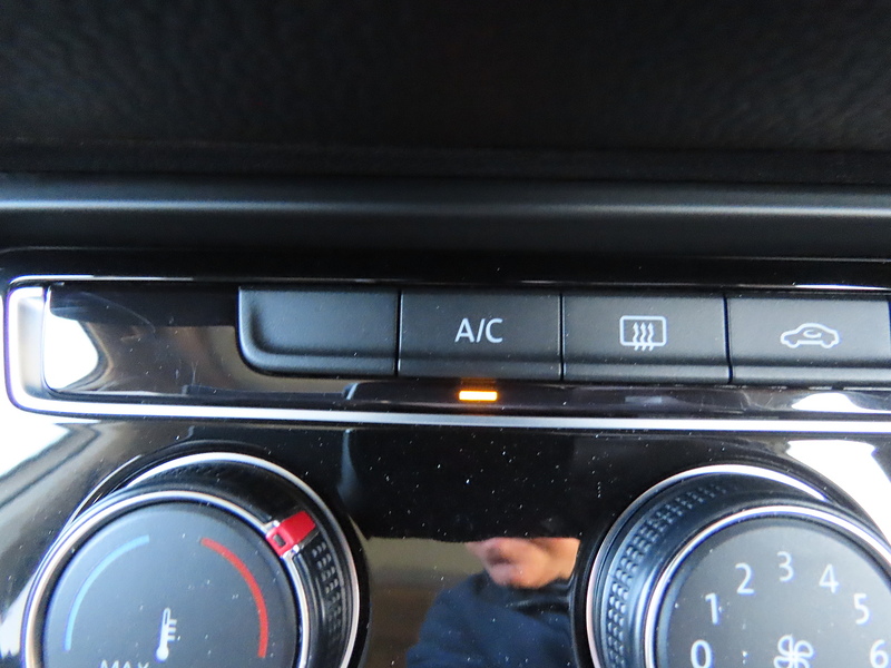 Volkswagen Touran 2.0 TDI SE Family MPV 5dr Diesel DSG Euro 6 (s/s) (150 ps) - U4803