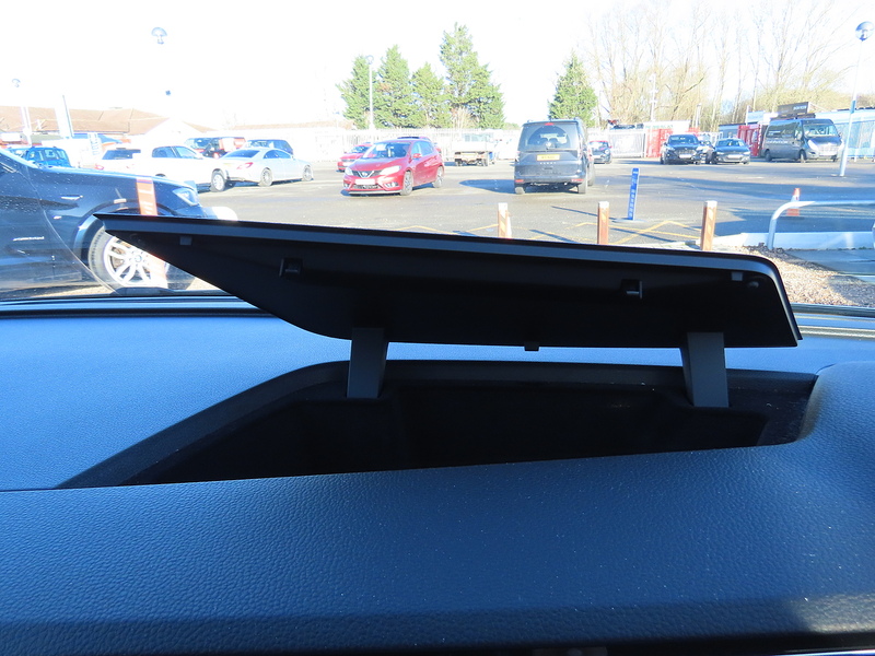 Volkswagen Touran 2.0 TDI SE Family MPV 5dr Diesel DSG Euro 6 (s/s) (150 ps) - U4803